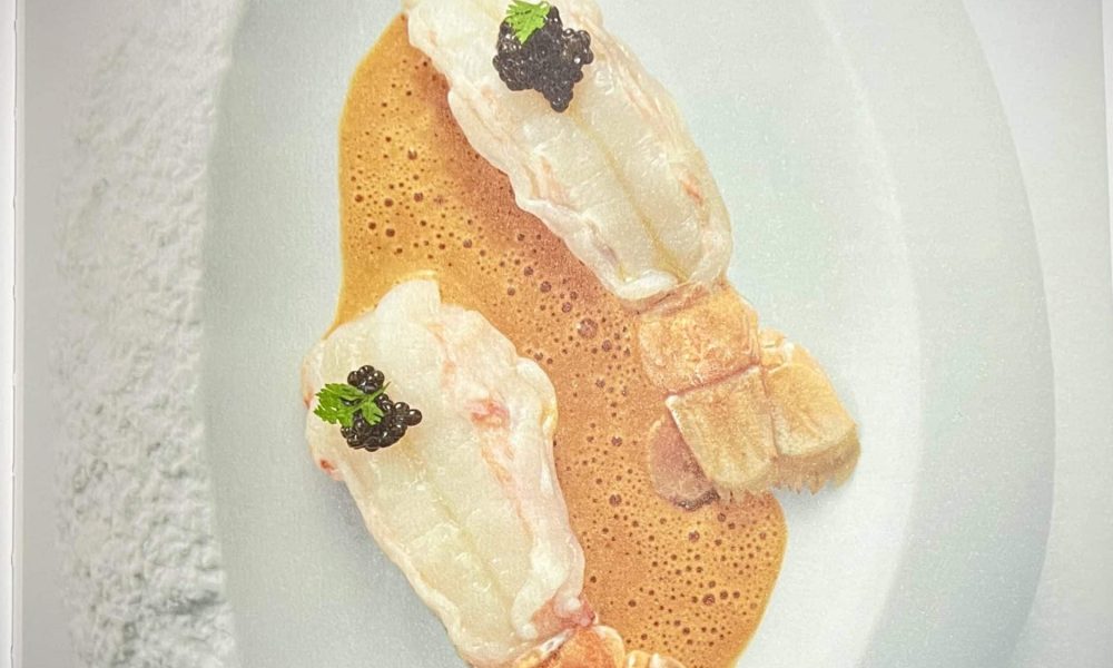 Grosses langoustines juste saisies, caviar Prunier et bisque épicée et émulsionnée