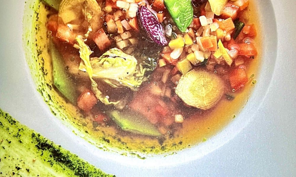 Minestrone de légumes infusé au thé vert et pistou de coriandre