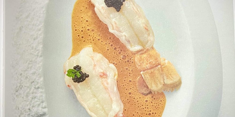 Grosses langoustines juste saisies, caviar Prunier et bisque épicée et émulsionnée