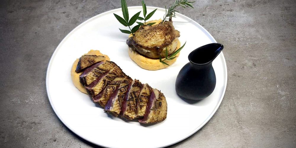 Filets de cannette marinés, au romarin et orange puis grillés, cuisses braisées au four et mousseline de patates douces à la vanille, sauce au miel orange