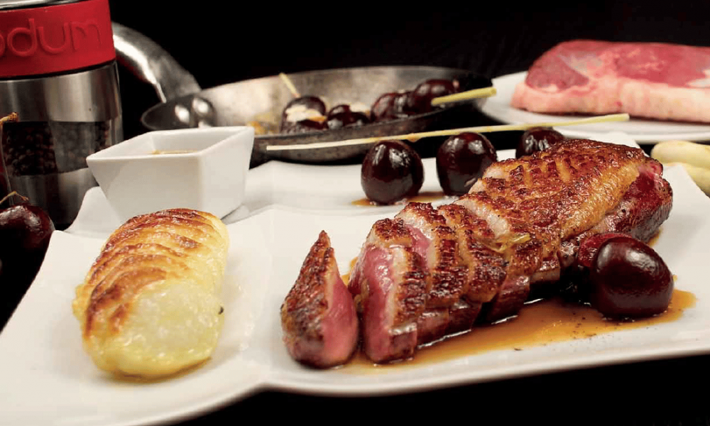 Magret de canard, cerises du Ventoux et citronnelle