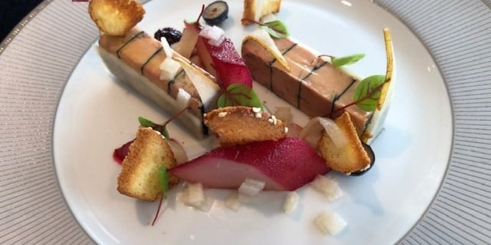 Marbré de foie gras, poire et réduction de vin rouge