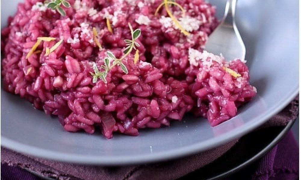 Risotto de betterave sucrière, pesto de carottes et amandes