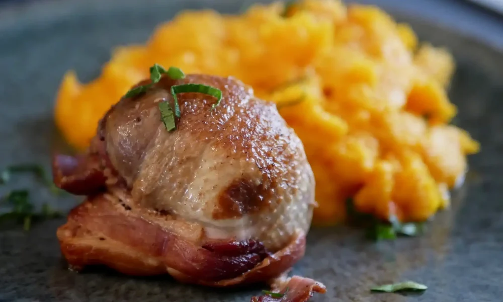 Perdreaux rouges en cocotte, purée de potimarron, jus de cidre et Calvados