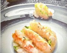 Langoustines en toute simplicité, en tartare et juste saisies, citron caviar, huile d’olive et pois mange-tout