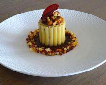 Confit d’épaule d’agneau en habit de macaroni, Matignon de légumes et jeunes girolles