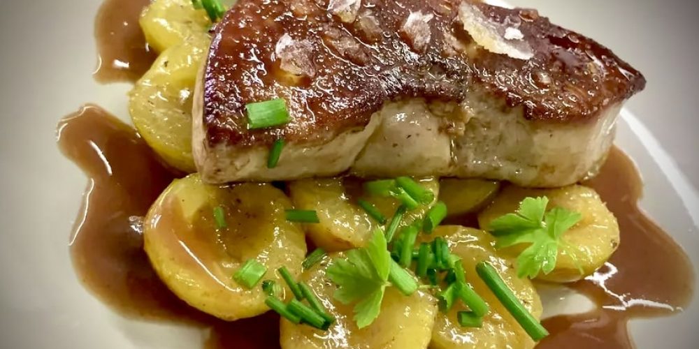 Foie gras de canard poêlé et compotée de mirabelles