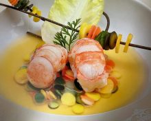 Langoustines au bouillon parfumé à la citronnelle et légumes croquants