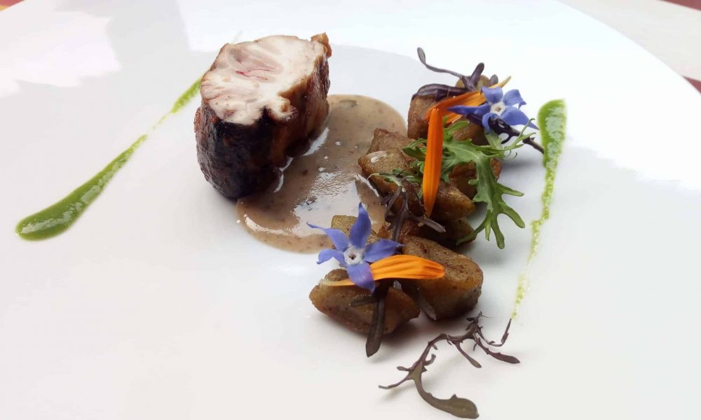 Cervelle de veau, gnocchis d’épinards, beurre blanc aux algues, anchois et yuzu