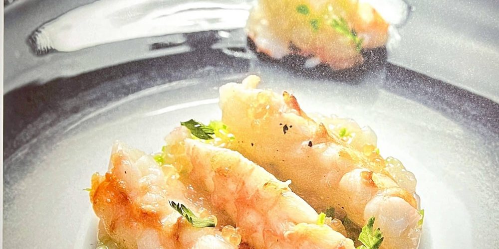 Langoustines en toute simplicité, en tartare et juste saisies, citron caviar, huile d’olive et pois mange-tout