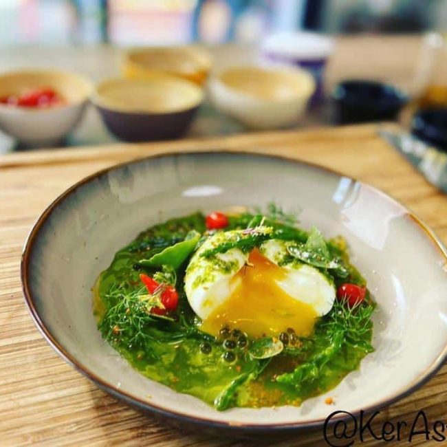 Œuf mollet, pesto de salicornes et plantes des marais salants de Guérande