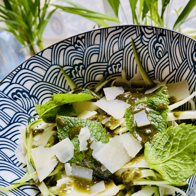 Julienne de courgette à la menthe et au parmesan