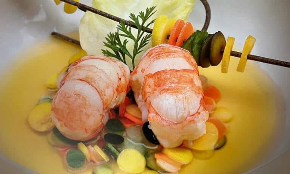 Langoustines au bouillon parfumé à la citronnelle et légumes croquants