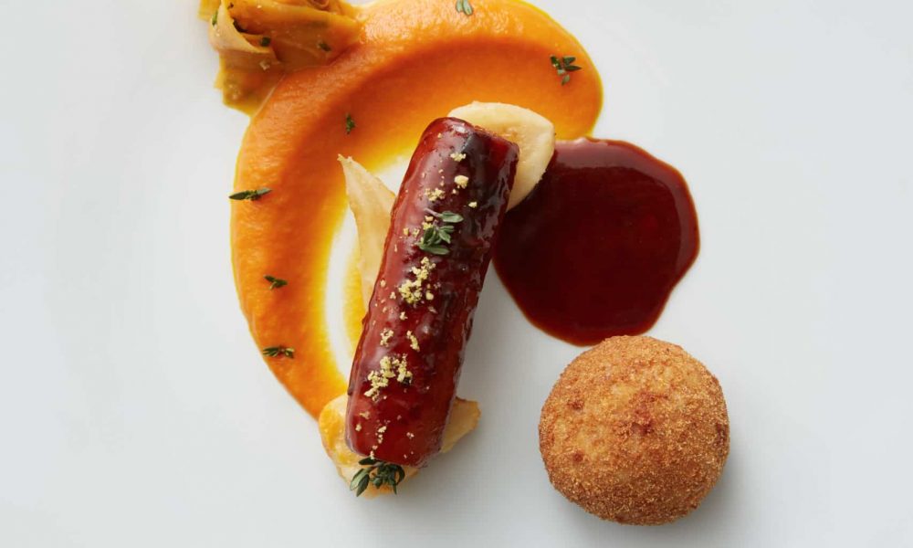 Faisan en deux façons, filets en ballotine, cuisses en croquant, crémeux de butternut au cumin, cerfeuil tubéreux, jus court de la carcasse