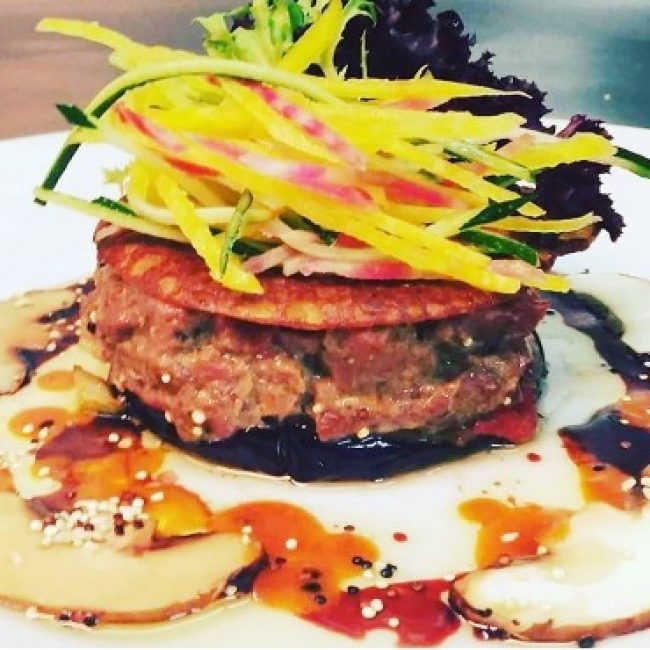 Tartare de filets de biche de l’Aveyron aux croquants de légumes et vinaigrette de noisettes