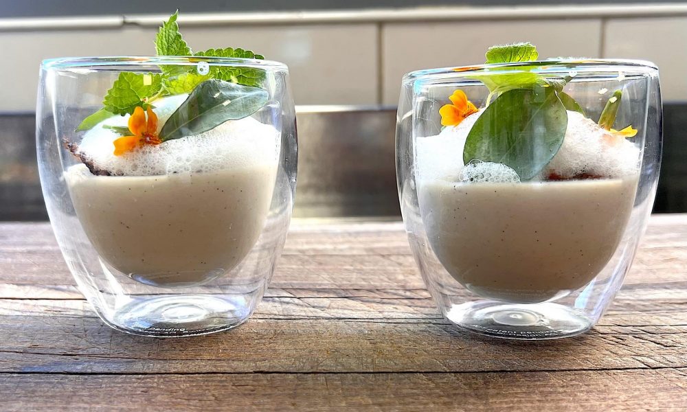 Panna cotta à l’artichaut, herbes et émulsion viande des grisons