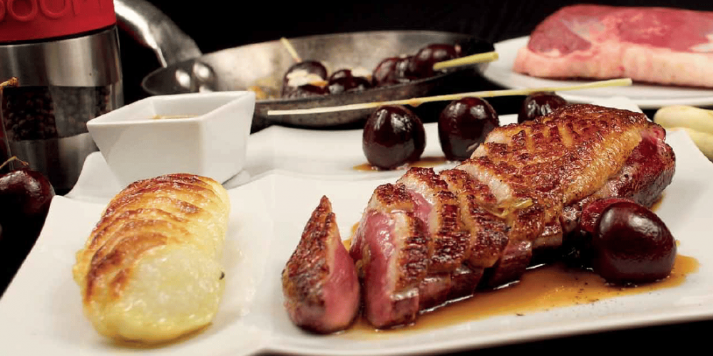 Magret de canard, cerises du Ventoux et citronnelle