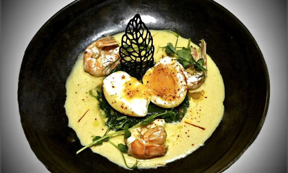 Oeuf mollet à la crème de langoustines safranée